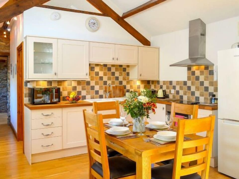 Cottage, 2 Bedrooms | Private kitchen | Coffee/tea maker, highchair, eco-friendly cleaning products