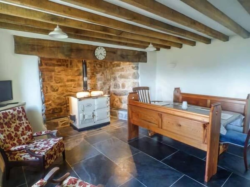 Cottage | 4 bedrooms, individually decorated, individually furnished, free WiFi