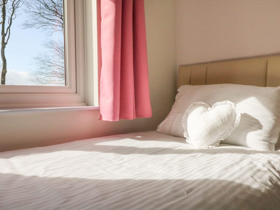Cottage | 2 bedrooms, individually decorated, individually furnished, free WiFi