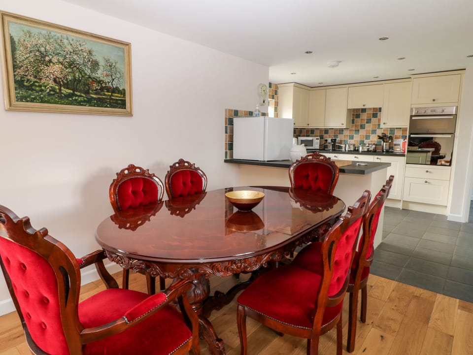 Cottage | Private kitchen | Fridge, microwave, stovetop, dishwasher