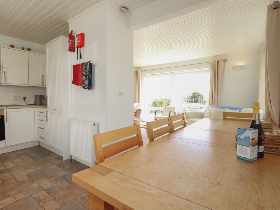 Cottage | Dining