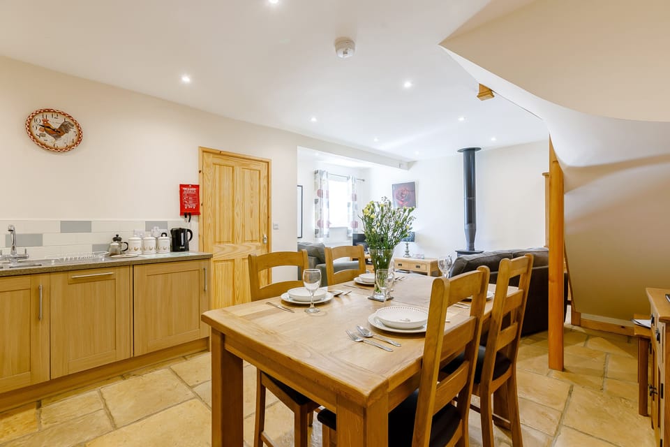 Cottage | Dining