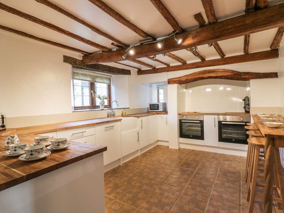 Cottage | Private kitchen | Fridge, microwave, stovetop, dishwasher