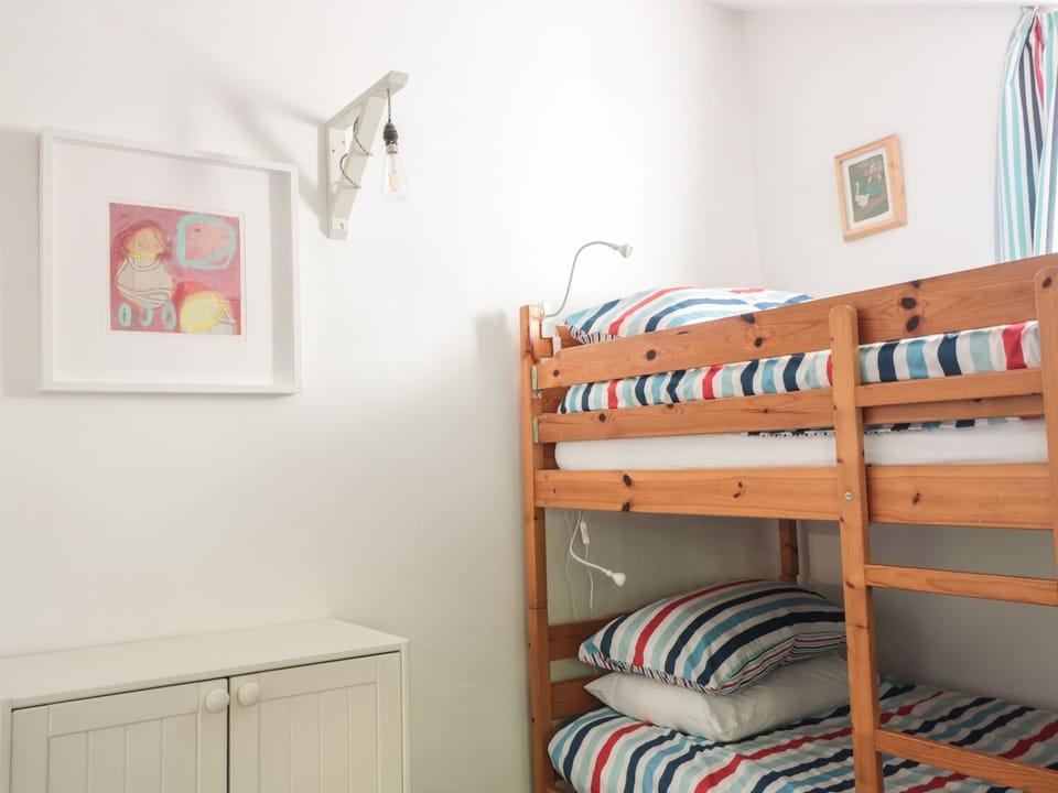 Cottage | 4 bedrooms, individually decorated, individually furnished, free WiFi