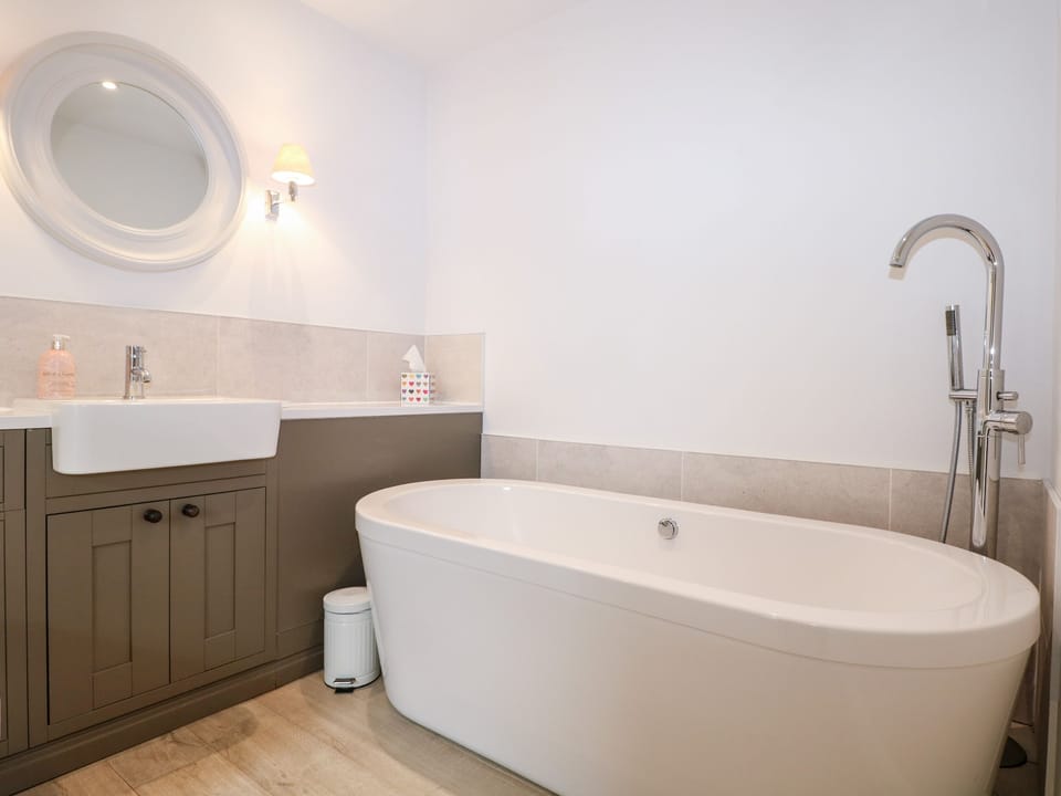 Fox's Den Cottage in Fareham District