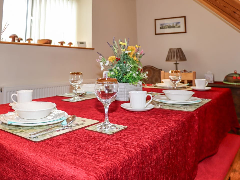 Cottage | Dining
