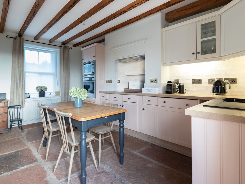 Cottage | Private kitchen | Fridge, microwave, stovetop, dishwasher