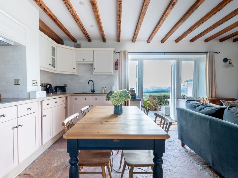 Cottage | Dining
