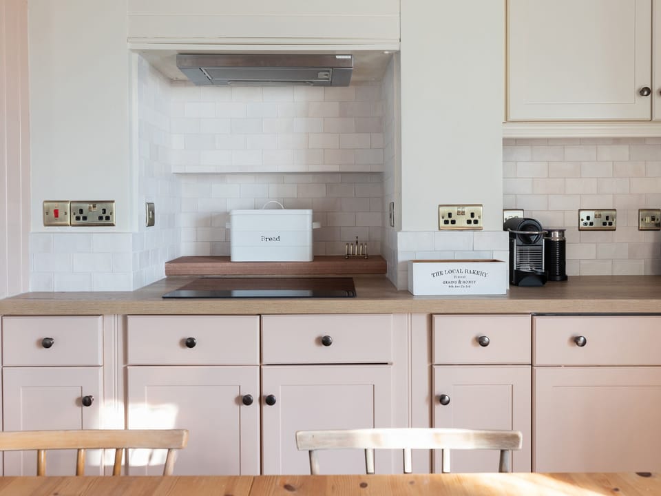 Cottage | Private kitchen | Fridge, microwave, stovetop, dishwasher