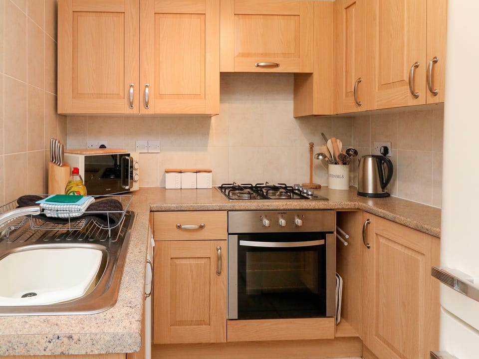 Cottage | Private kitchen | Fridge, microwave, stovetop, dishwasher