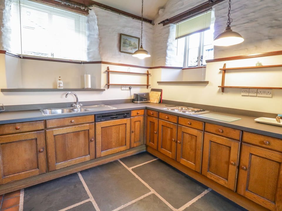 Cottage | Private kitchen | Fridge, microwave, dishwasher, electric kettle
