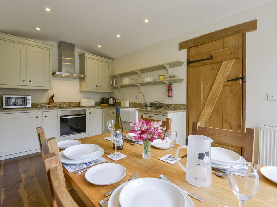 Cottage | Private kitchen | Fridge, microwave, stovetop, dishwasher