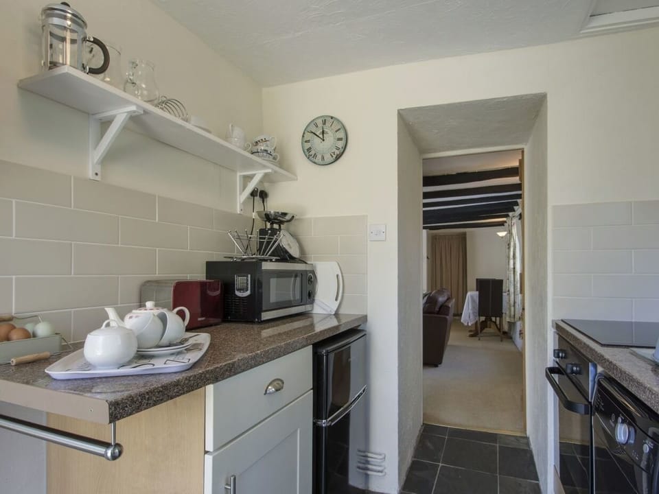 Cottage | Private kitchen | Microwave, stovetop, dishwasher, highchair