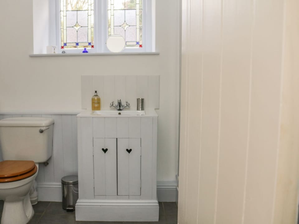 Alice Cottage Cottage in West Somerset District