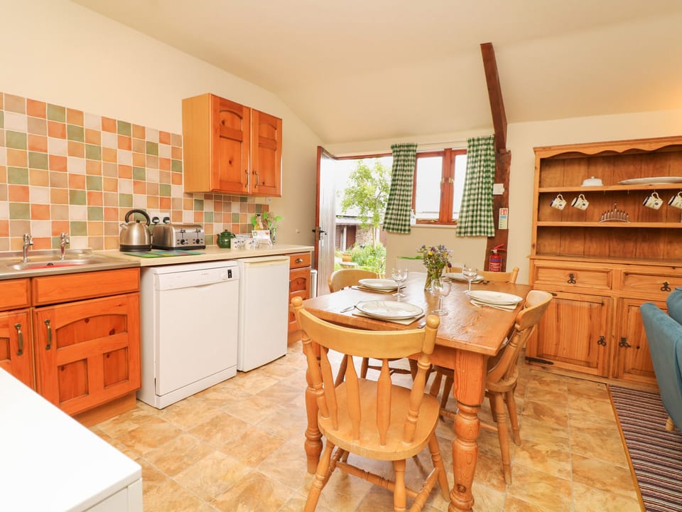 Cottage | Private kitchen | Fridge, microwave, stovetop, dishwasher