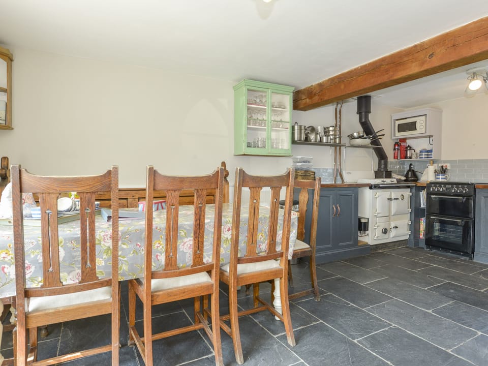 Cottage | Private kitchen | Fridge, microwave, stovetop, dishwasher
