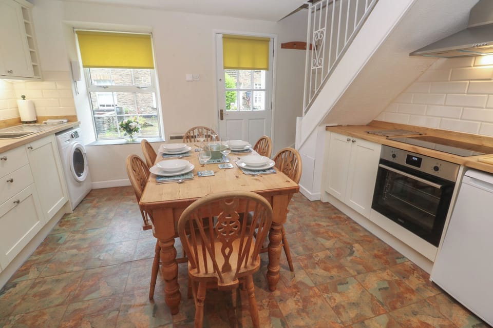 Cottage | Dining
