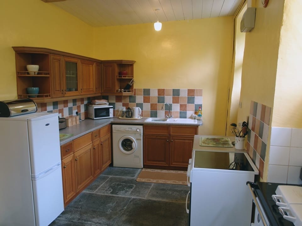 Cottage | Private kitchen | Microwave, stovetop, dishwasher, highchair