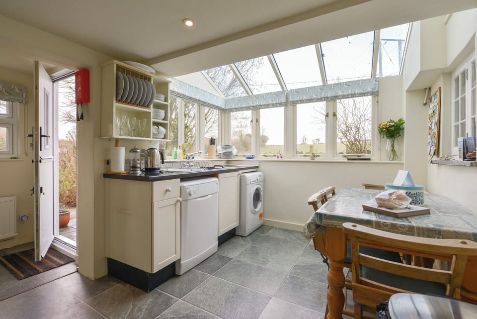 Cottage | Private kitchen | Dishwasher, highchair, cookware/dishes/utensils