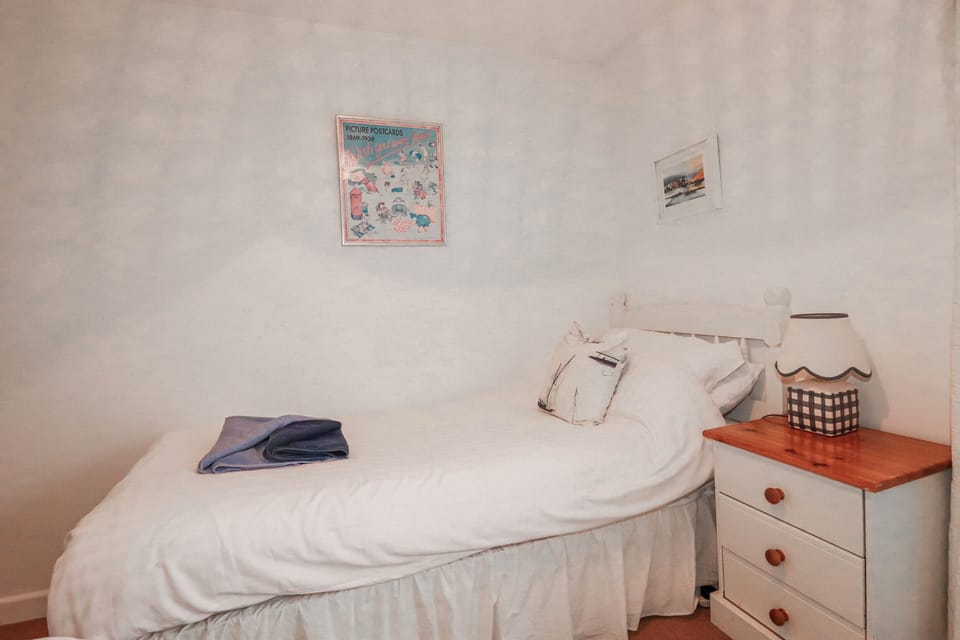 Cottage | 2 bedrooms, individually decorated, individually furnished, free WiFi