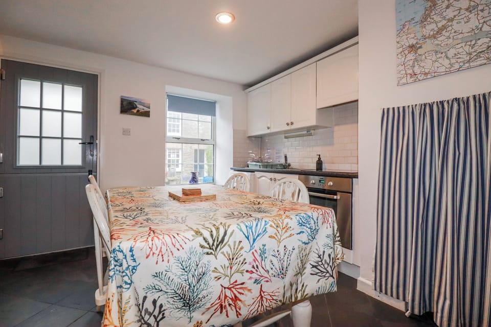 Cottage | Dining