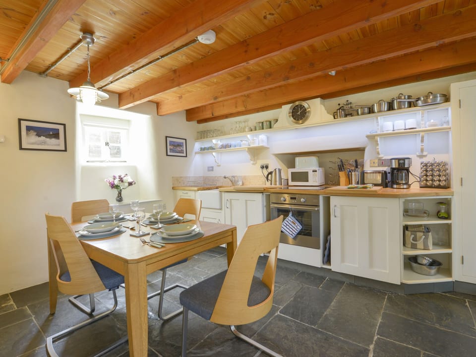 Cottage | Private kitchen | Dishwasher, highchair, cookware/dishes/utensils
