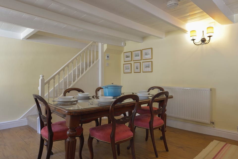Cottage | Dining