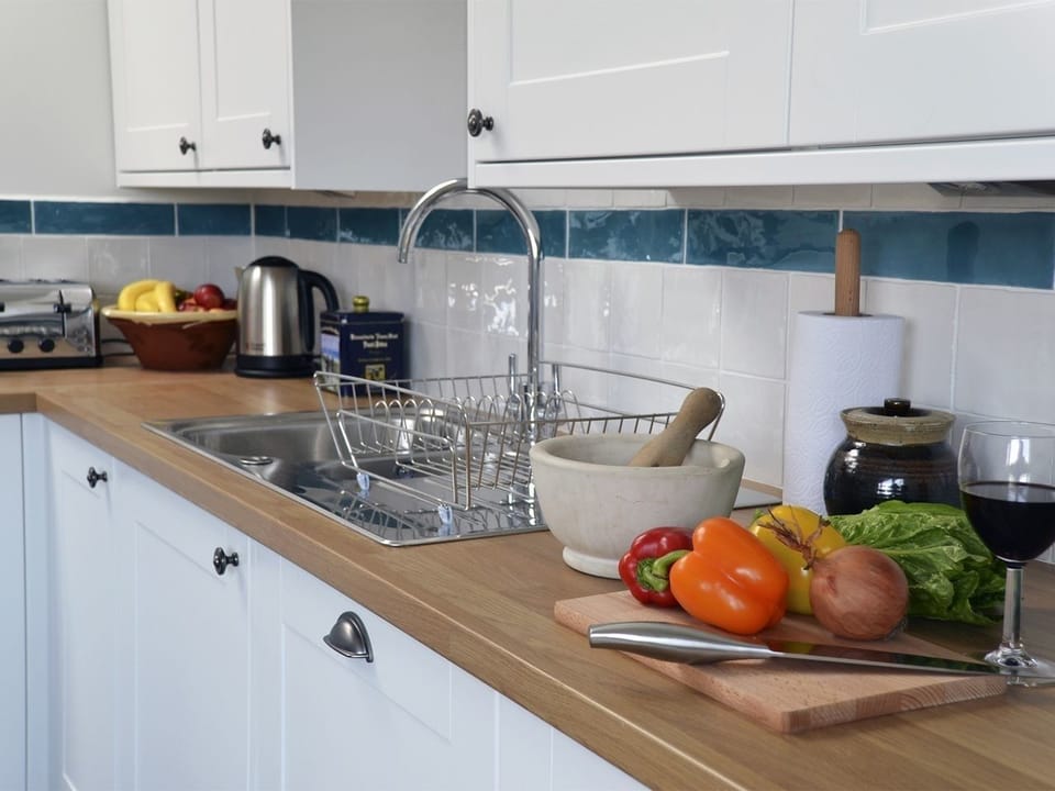 Cottage | Private kitchen | Fridge, microwave, stovetop, dishwasher