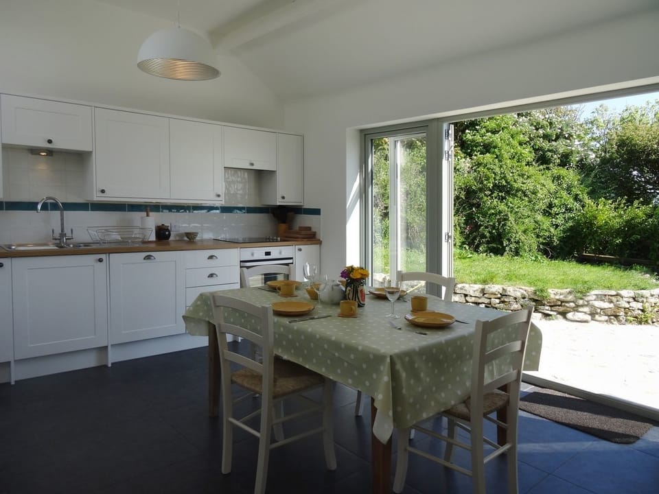 Cottage | Dining