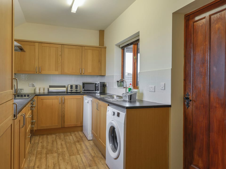 Cottage | Private kitchen | Fridge, microwave, dishwasher, highchair