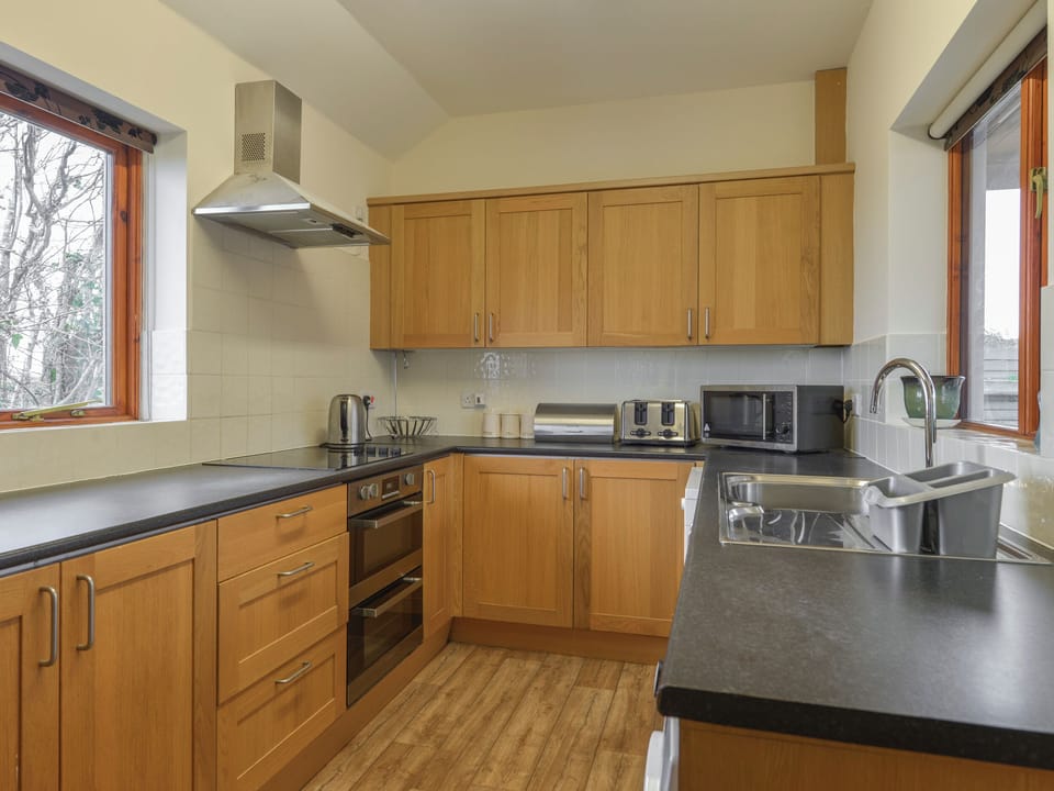 Cottage | Private kitchen | Fridge, microwave, dishwasher, highchair