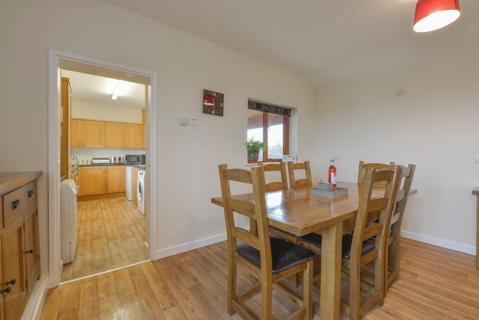 Cottage | Dining