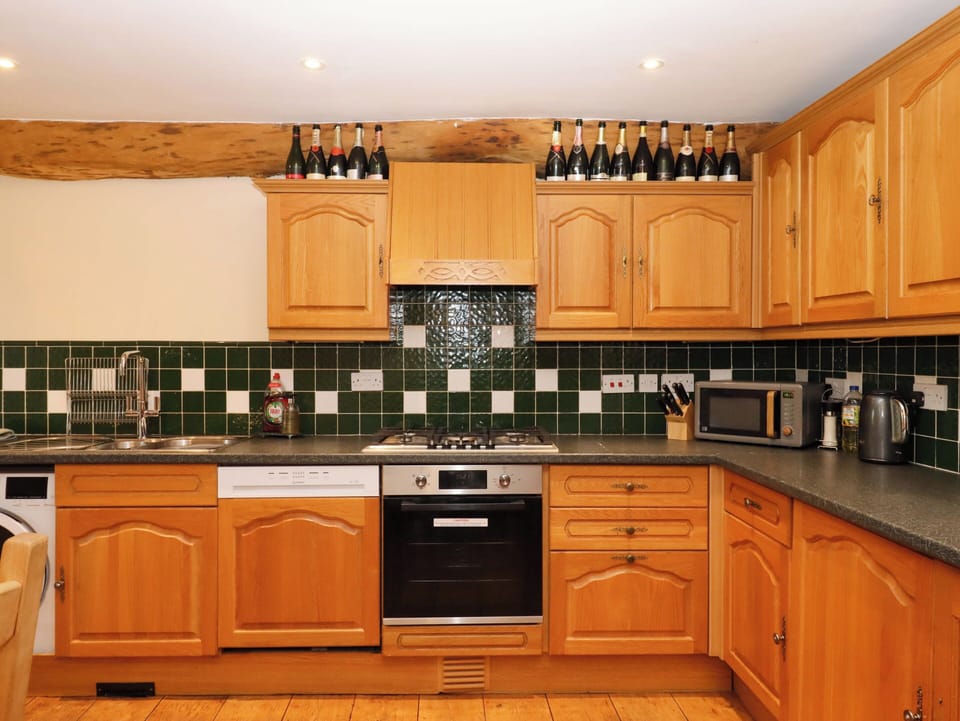 Cottage | Private kitchen | Microwave, stovetop, dishwasher, highchair