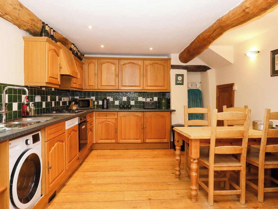 Cottage | Private kitchen | Microwave, stovetop, dishwasher, highchair