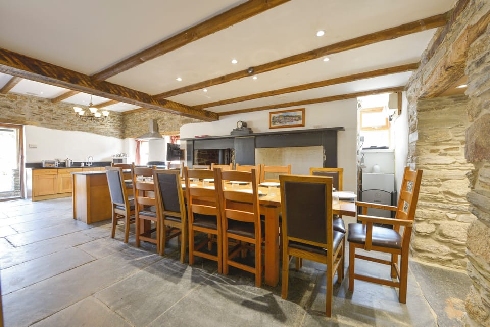 Cottage | Dining