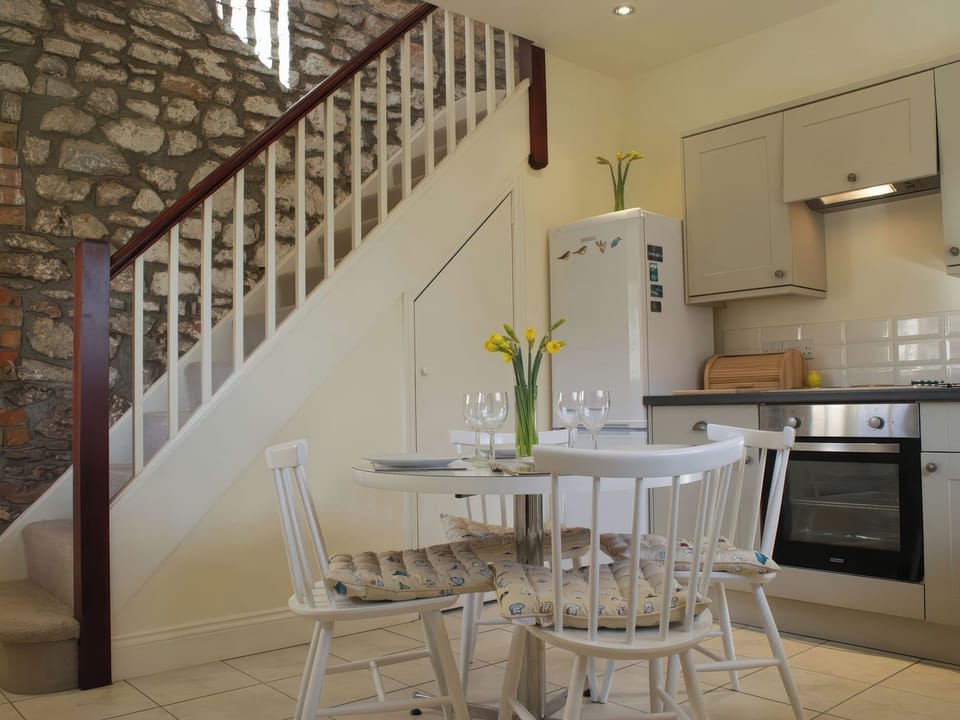 Cottage | Dining