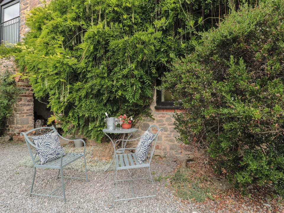 Cottage | Outdoor dining