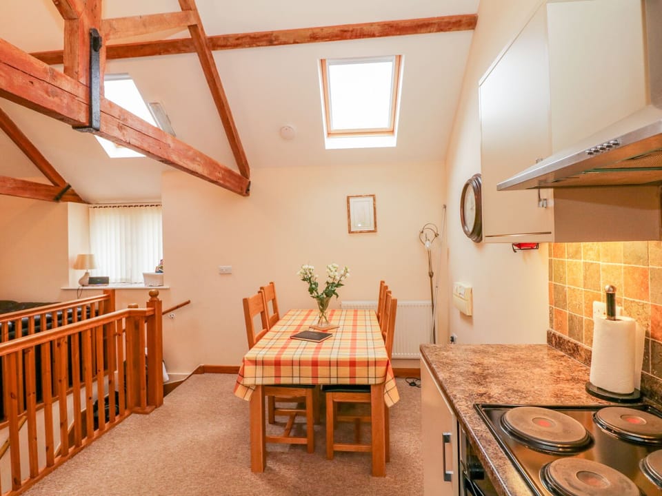 Cottage | Private kitchen | Fridge, microwave, dishwasher, highchair