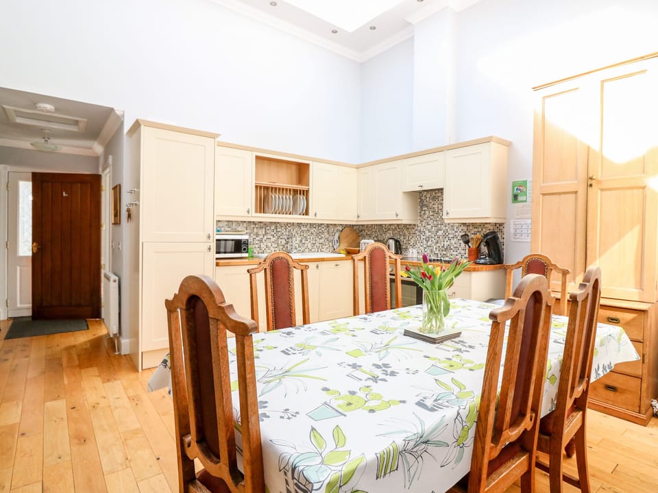 Cottage | Interior