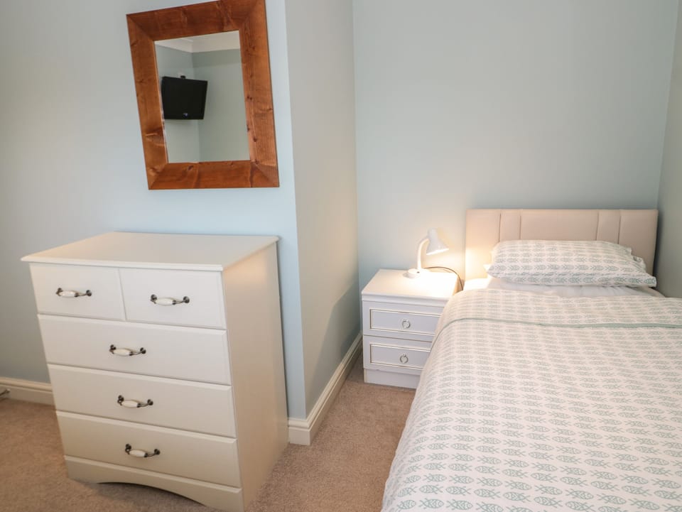 Cottage | 2 bedrooms, individually decorated, individually furnished, free WiFi