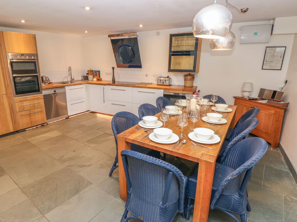 Cottage | Interior