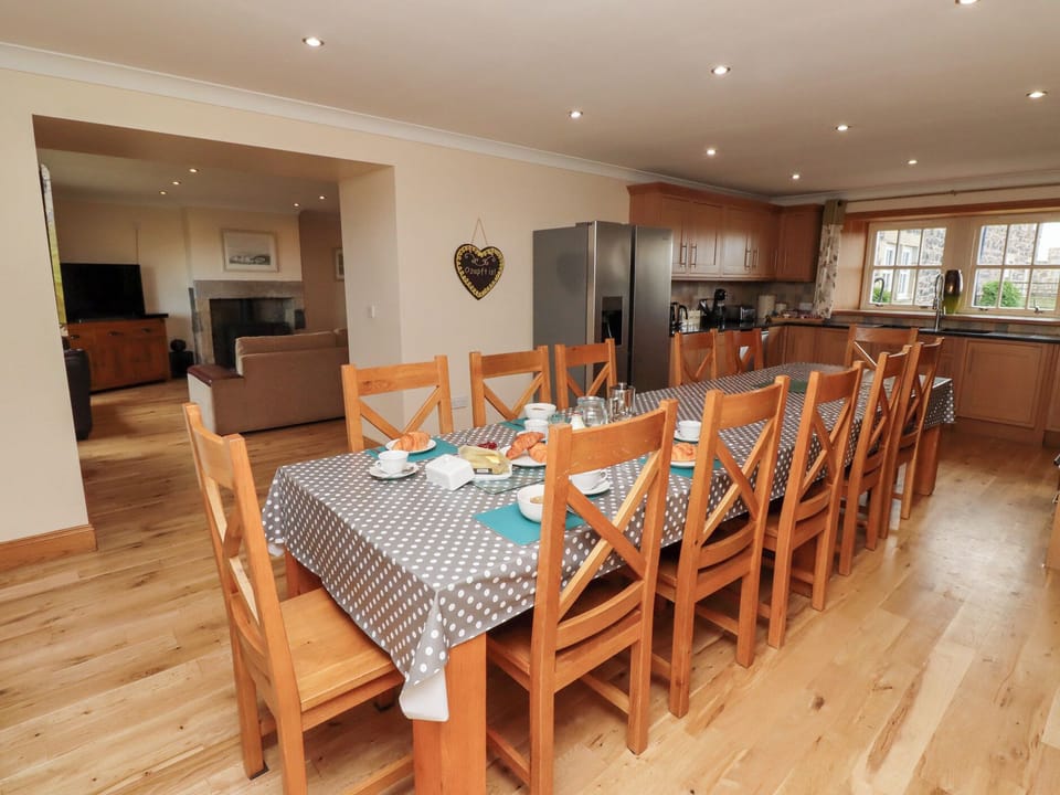 Cottage | Dining