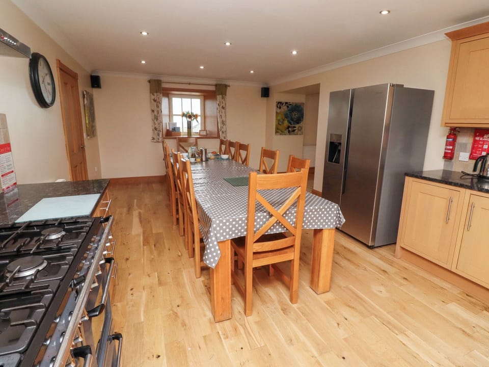 Cottage | Dining