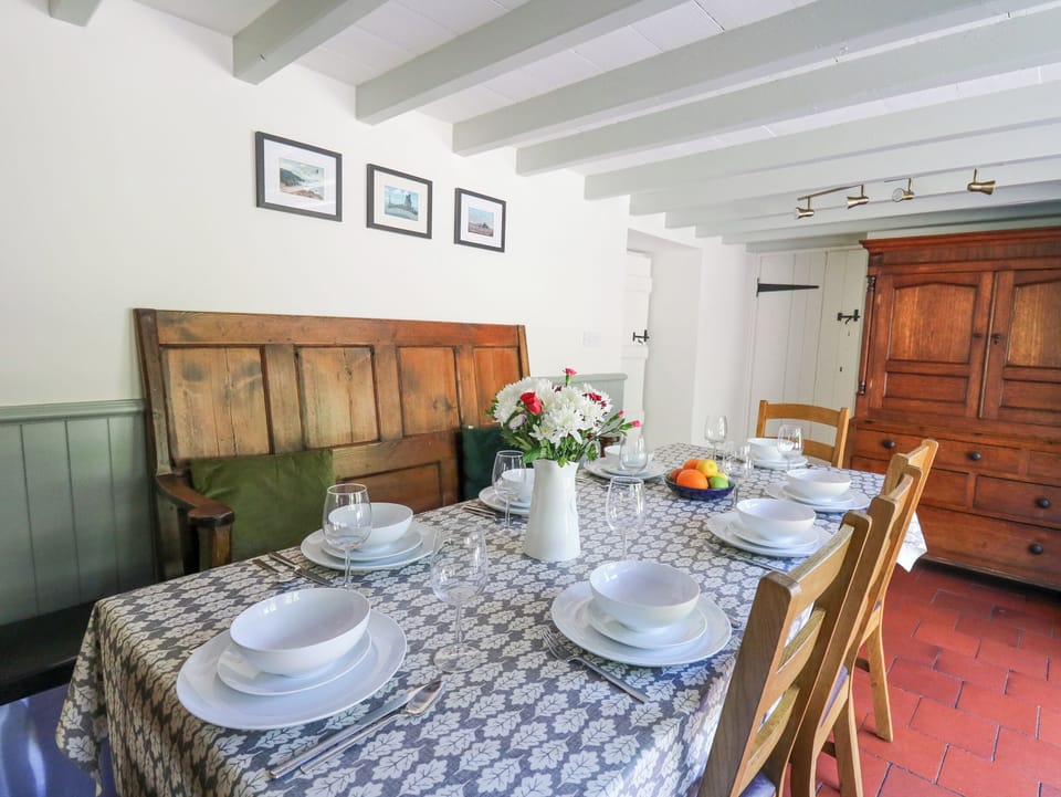 Cottage | Dining