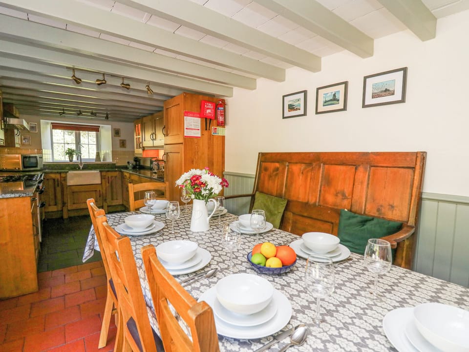 Cottage | Dining