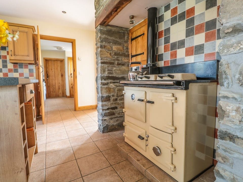 Cottage | Private kitchen | Microwave, stovetop, dishwasher, highchair