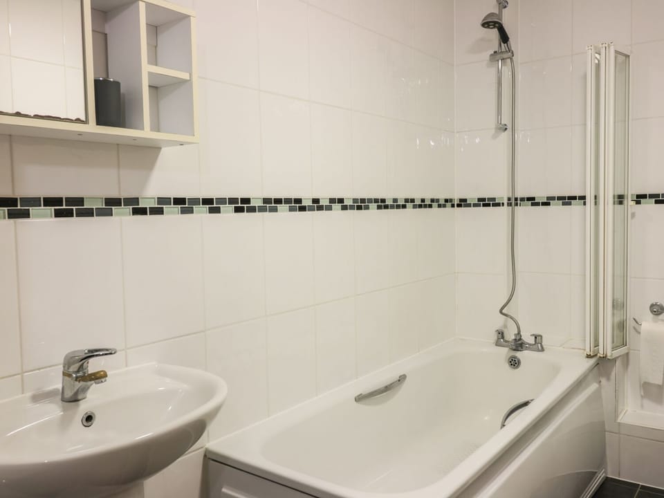 Cottage | Bathroom | Shower