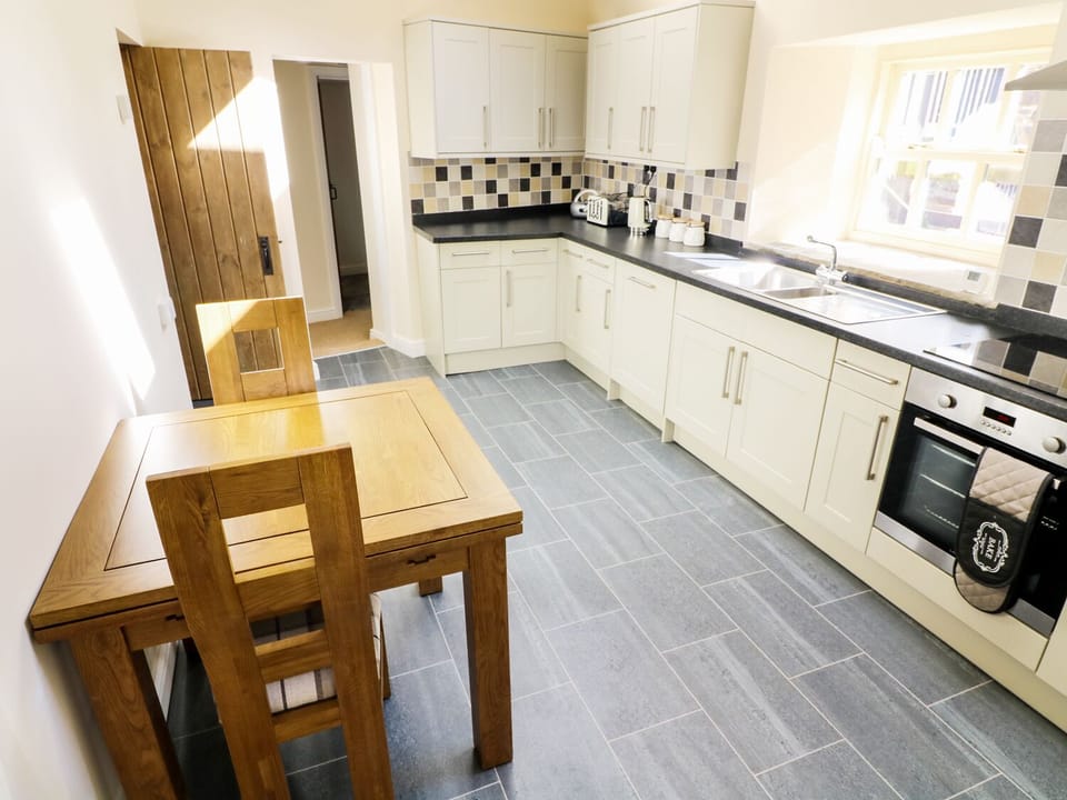 Cottage | Private kitchen | Microwave, stovetop, dishwasher, highchair