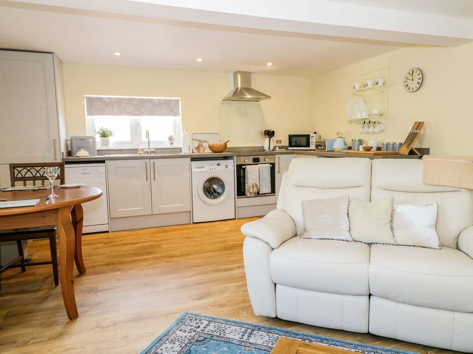 Cottage | Living area | TV