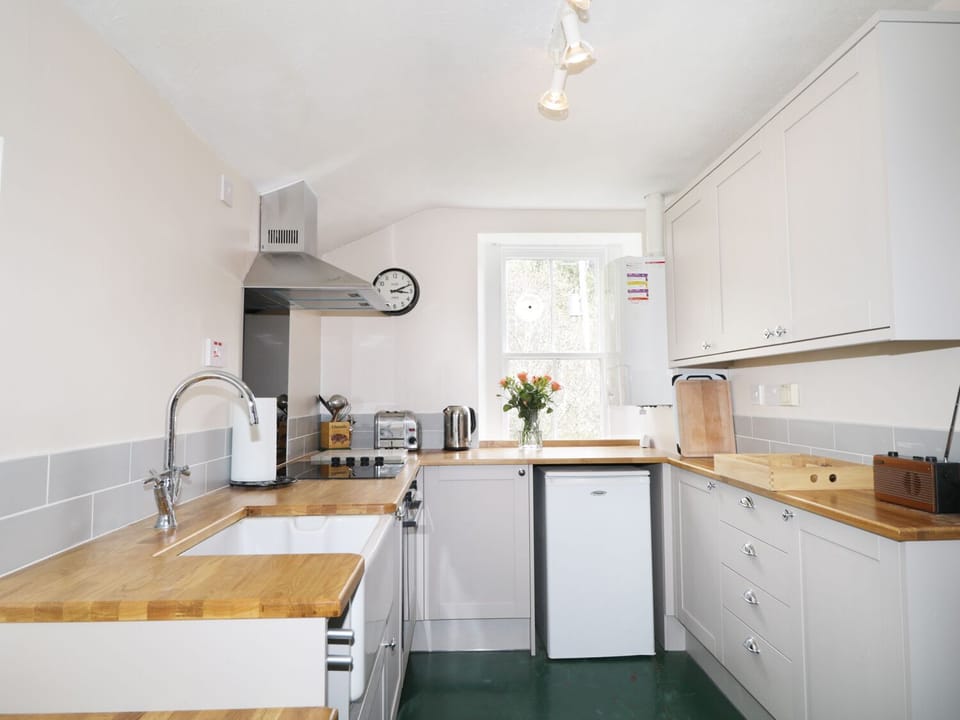 Cottage | Private kitchen | Fridge, microwave, stovetop, dishwasher
